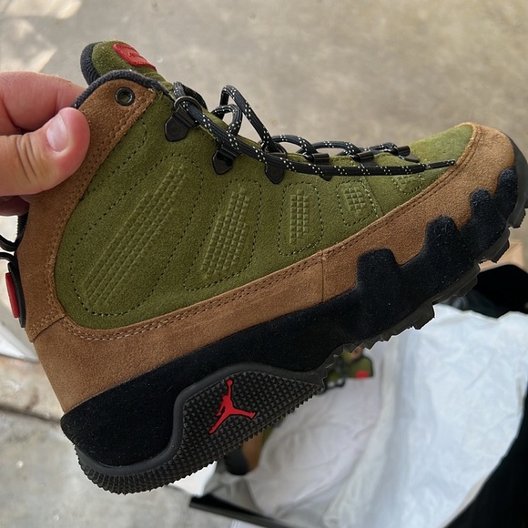 Like brand New!!! Wore them twice in the winter- water marktoe Suede but FIRE 🔥 - Picture 2 of 7